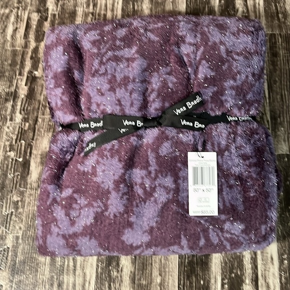 Vera Bradley Shimmer Fleece Throw Blanket in Tonal Chrysanthemums NWT - Picture 3 of 5